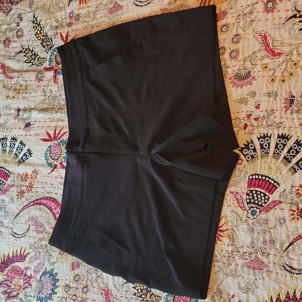 Black women's golf shorts size 12 XL New without tags